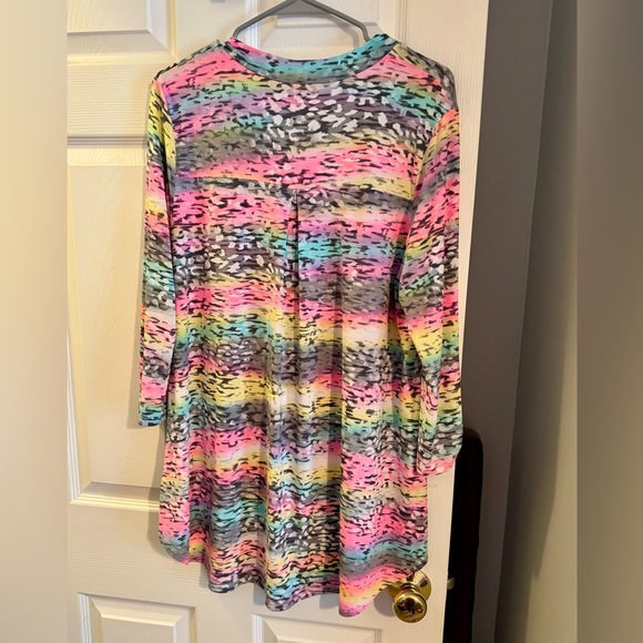 Honeyme Pink, Yellow and Gray Top with 3/4 Sleeves - Picture 4 of 7